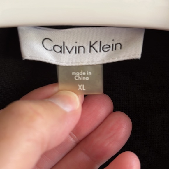 Cropped black sweater with some sparkle! - Picture 2 of 6